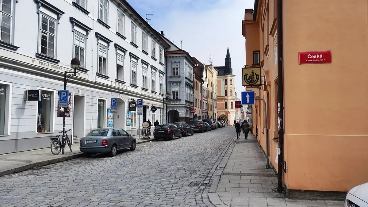 Český Krumlov 2026 Travel Guide: Castle Tours & Local Secrets